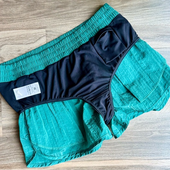 GapFit G Sprint Running Shorts Crinkle Jade Stone Green Size M | 3" High Rise - Picture 9 of 12